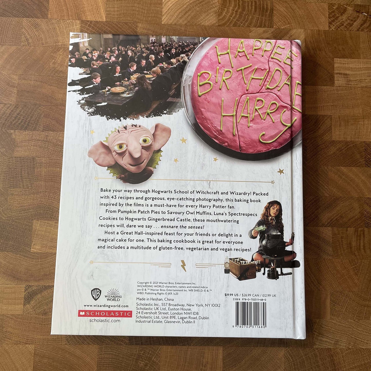 HARRY POTTER OFFICIAL BAKING BOOK- Harry Potter stuff